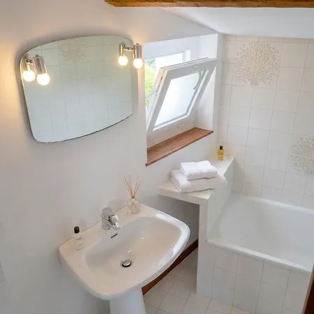 Maison De 14 Pers, 6 Chambres, Piscine Avec Vue Panoramique D'exception, Pour Ponts Et Saint-Martial-de-Mirambeau